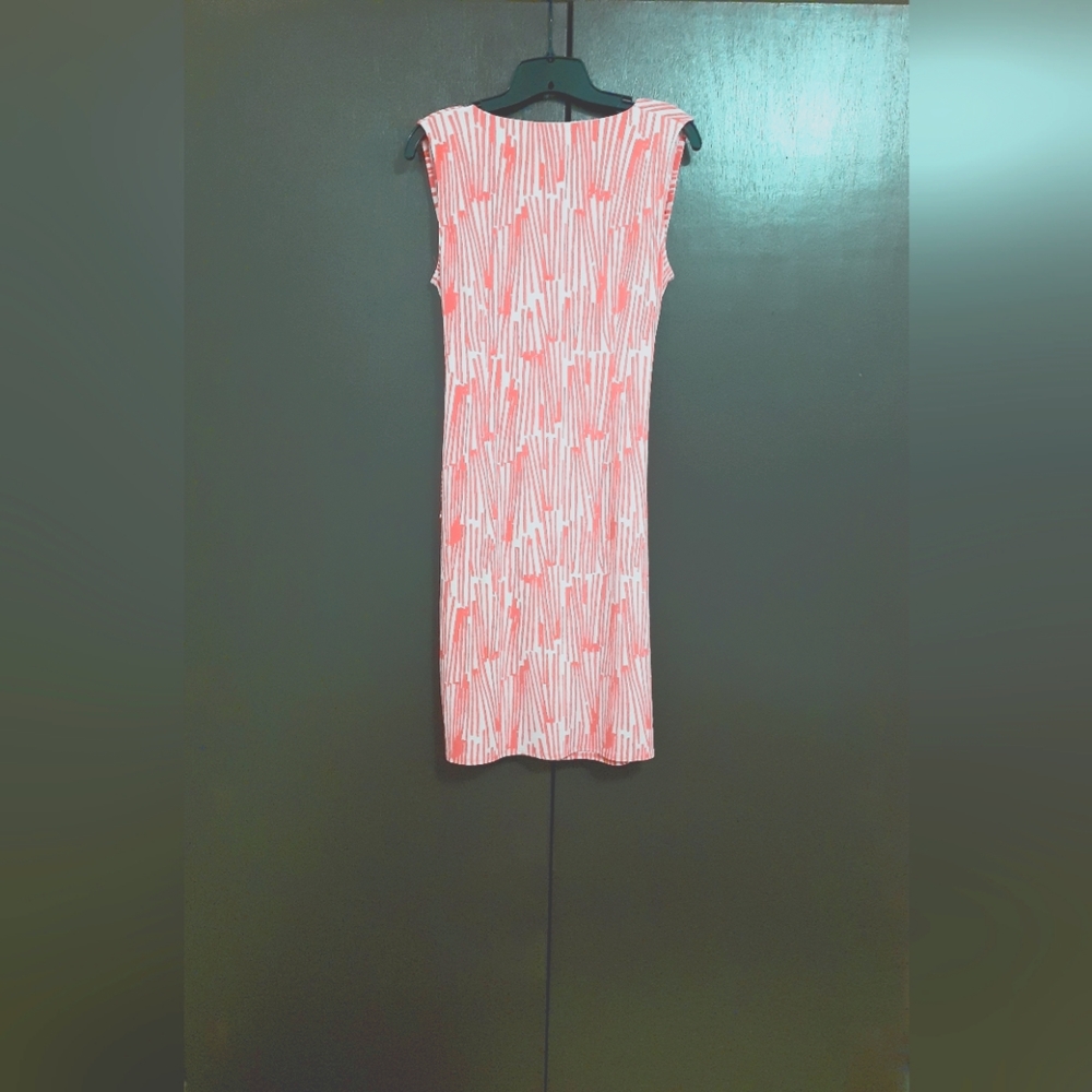Sleeveless Ruched Ruffle dress - Picture 2 of 2